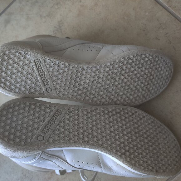 **NEW REEBOK CLASSIC FREESTYLE HI TOP SNEAKERS** Size 8.5 - Picture 5 of 8